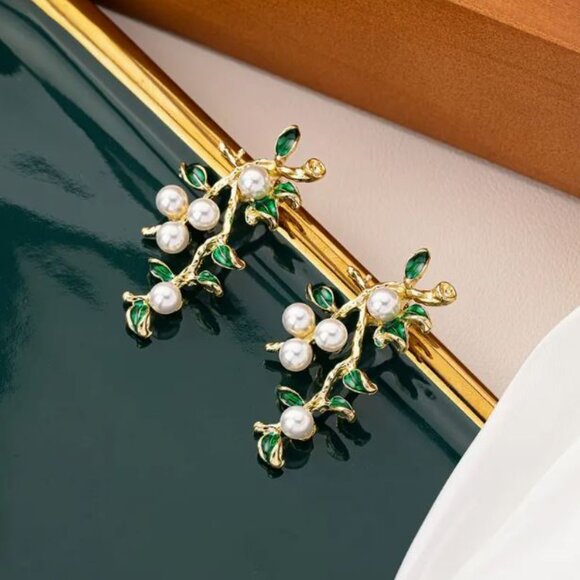 NEW Chelsea Pearl Studded 18K Gold Plated Branch Statement Earrings - Picture 4 of 5